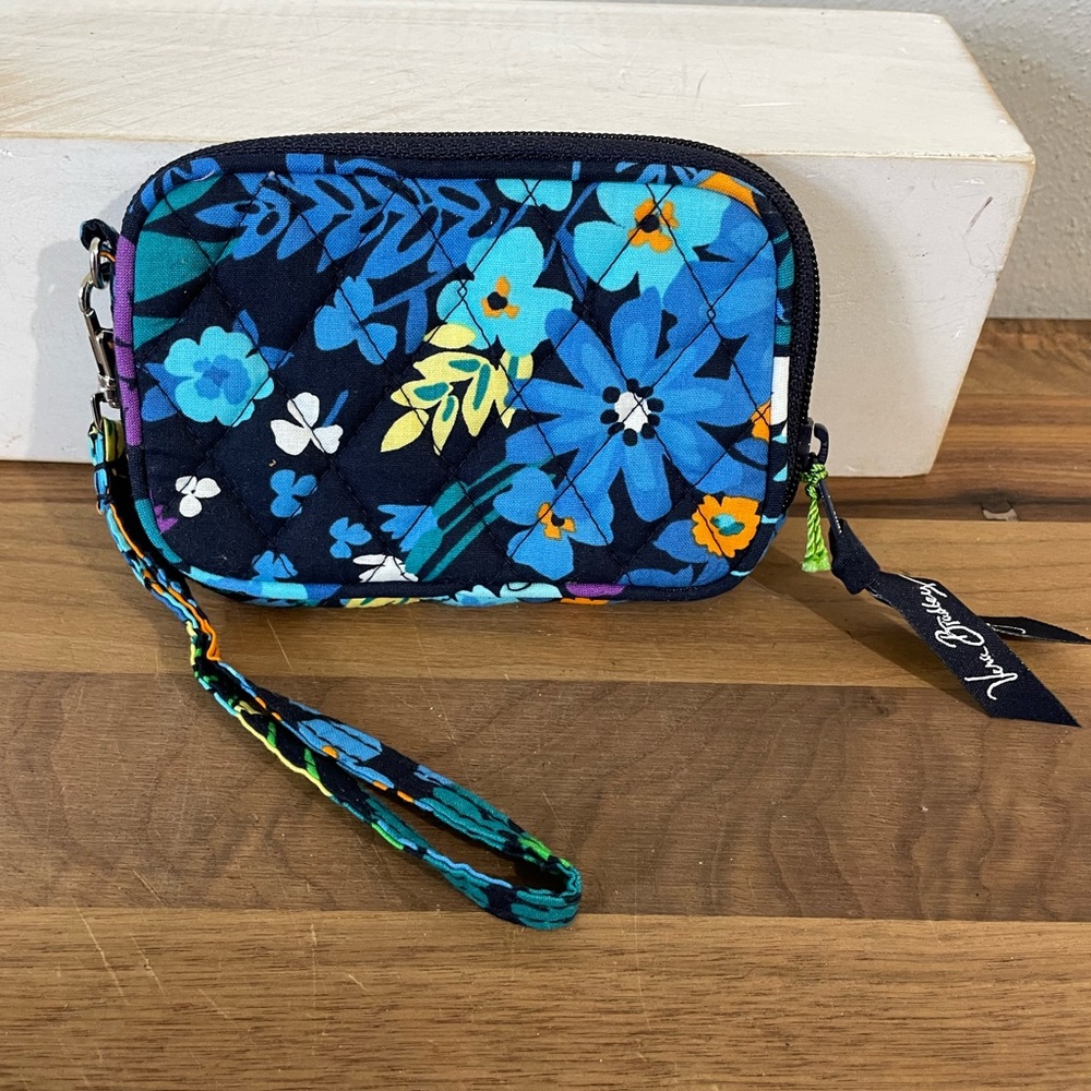 Vera Bradley Tech Case Wristlet Zip Floral Midnight Blues NWT Quilted Pouch Smll